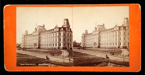 Le parlement de Québec et la Grande Allée en direction ouest, vers 1879.