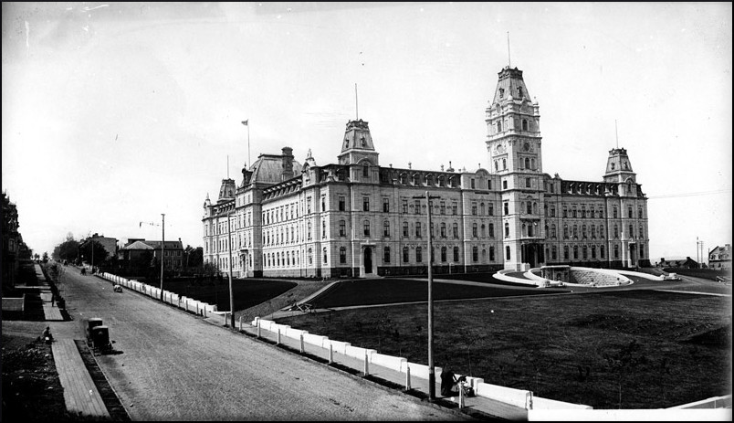Le parlement de Québec et la Grande Allée, [entre 1887 et 1890].
