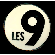 Macaron intitulé « Les 9 » du Rassemblement pour l'indépendance nationale, 1967