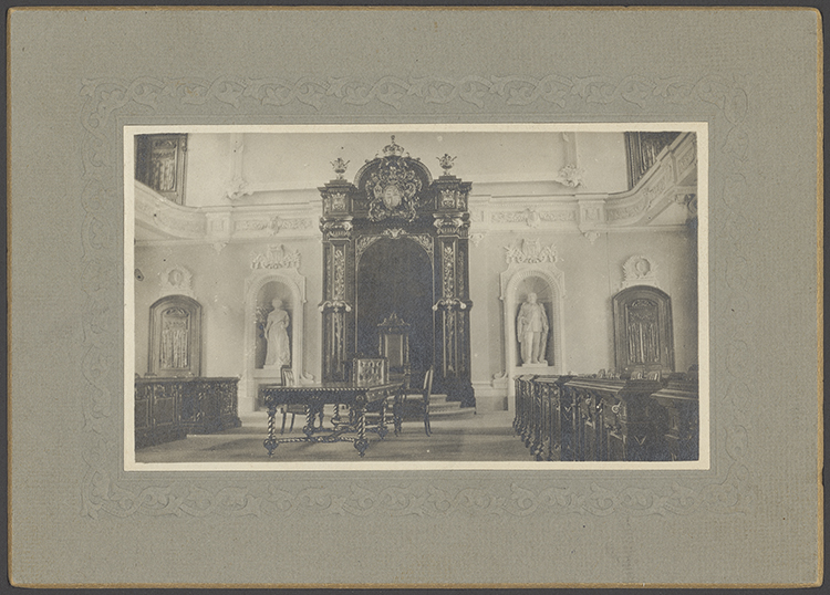 Photographie de la salle de l'Assemblée législative, entre 1911 et 1913.