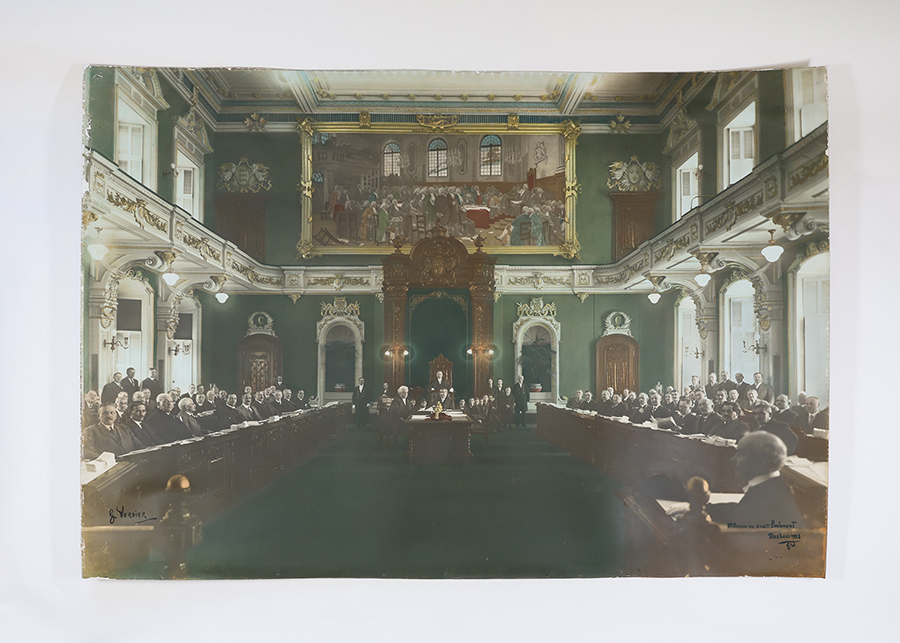 Mosaïque photographique de la salle de l'Assemblée législative, 1928.