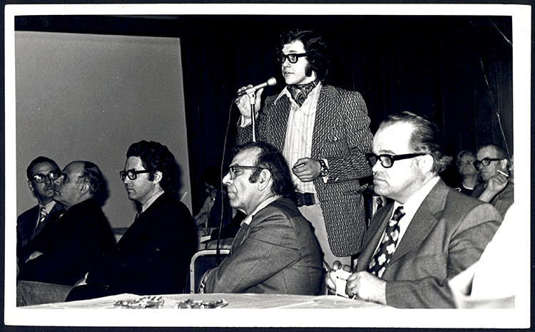 Photographie de Jacques Chagnon lors d'une assemblée libérale, 1973.