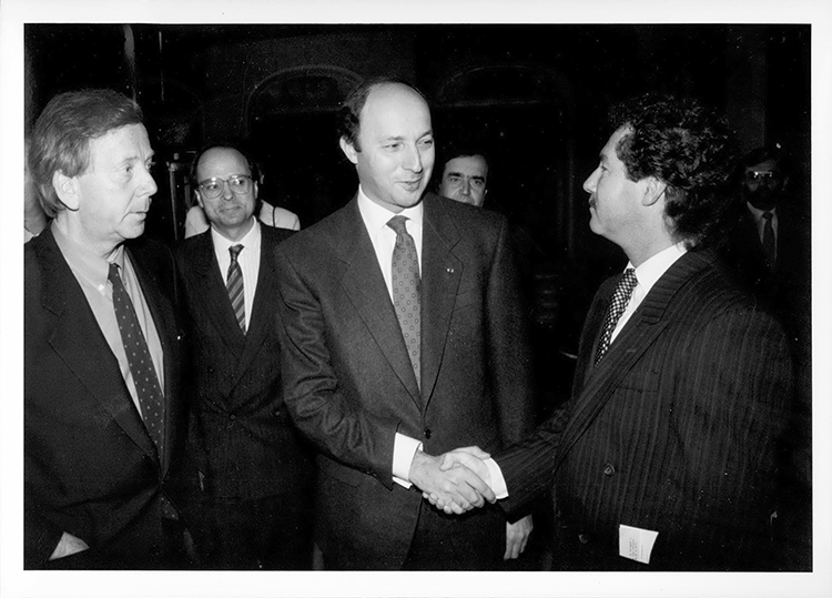 Visite du président de l'Assemblée nationale de France Laurent Fabius, 1990.