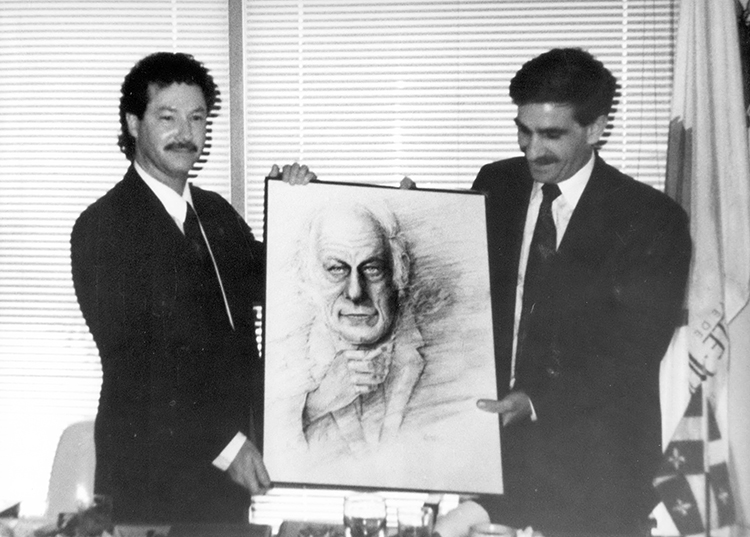 Photographie du dévoilement d'un dessin de René Lévesque, 1990.