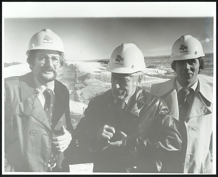 Photographie lors de l'inauguration de la centrale LG2, octobre 1979.