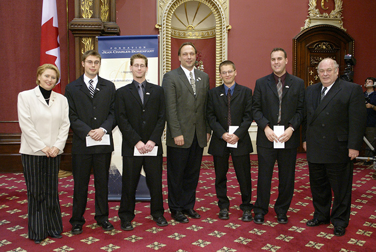 Photographie de la présentation des boursiers Bonenfant 2003-2004