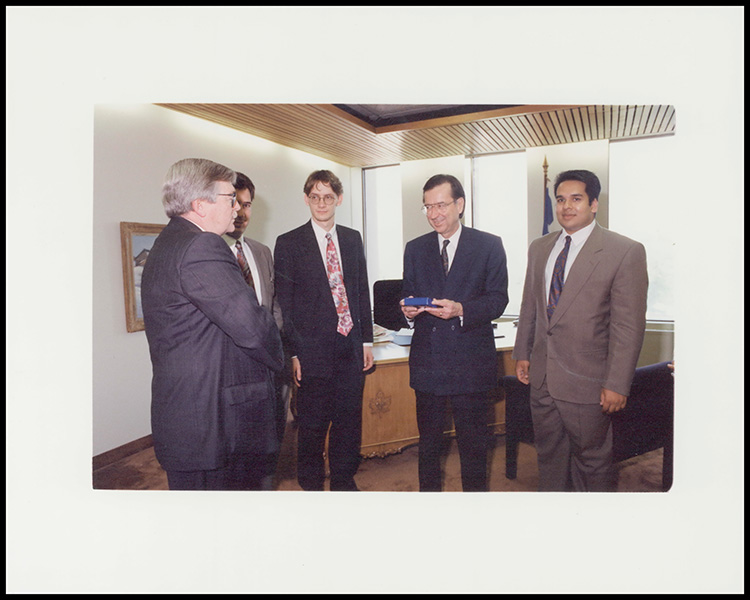 Photographie de l'accueil des boursiers de l'Alberta, 1993.