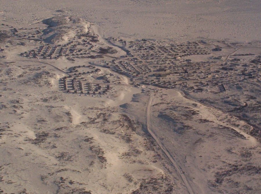 Photographie aérienne de Kuujuaq, février 2004.