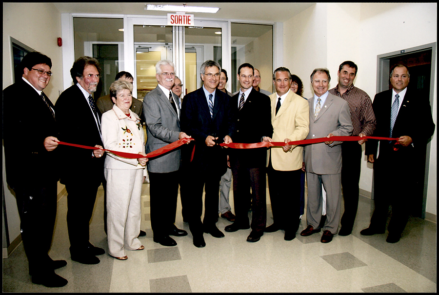 Dévoilement au Centre d'étude collégial Mont-Tremblant, entre 2003 et 2010.