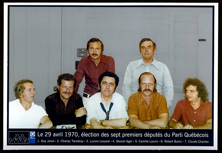 Photographie des sept premiers députés du Parti québécois, 1970.