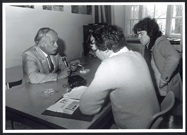 Photographie d'une visite de René Lévesque au Collège de Lévis, mai 1980.